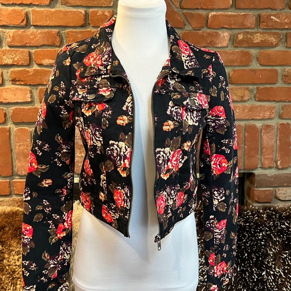 Coachella chic H&M Black Floral Cropped Jacket - Picture 5 of 8